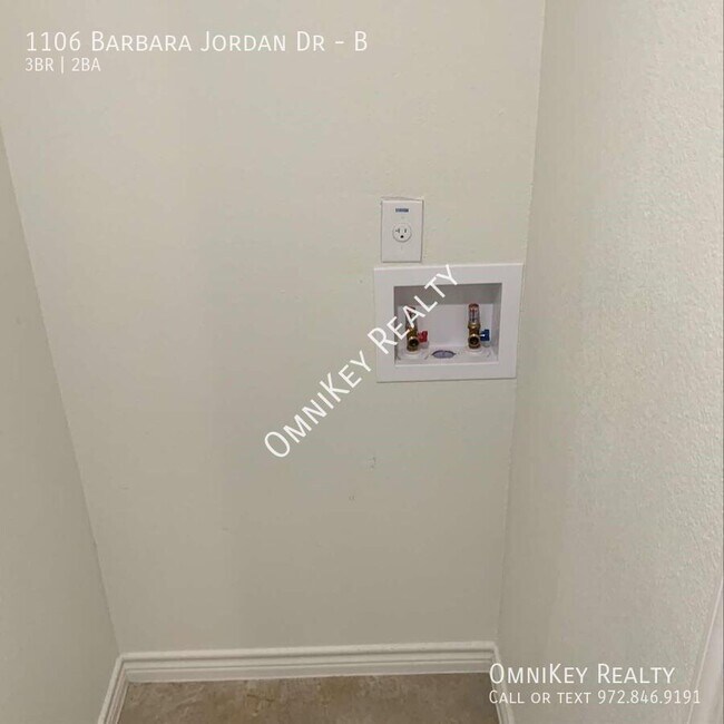 Building Photo - 1106 Barbara Jordan St