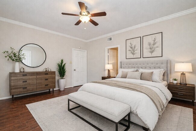 Building Photo - 2255 Braeswood Park Dr