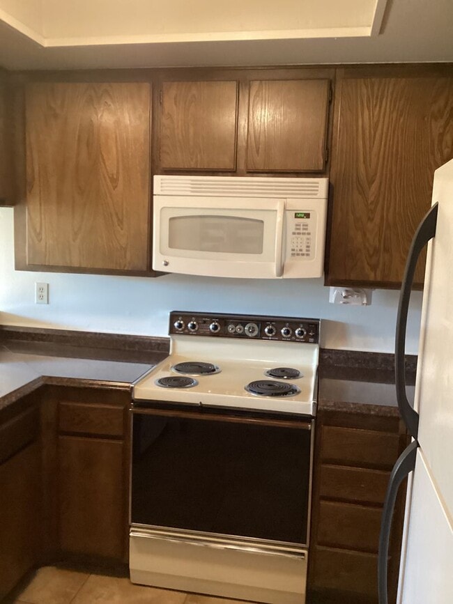 Building Photo - Large Two Story Condo In the Orcutt Bluffs with Easy Access to 135/Vandenberg SFB