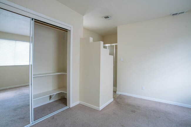 Building Photo - CLEAN CUTE SOUTH VALLEY 3 Bedroom  2 Bath