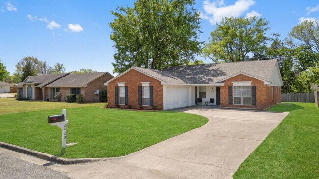 Building Photo - 2420 Haddington Rd