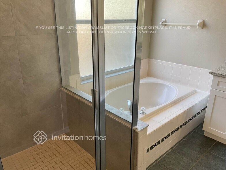 Building Photo - 1215 Lake Shore Ranch Dr