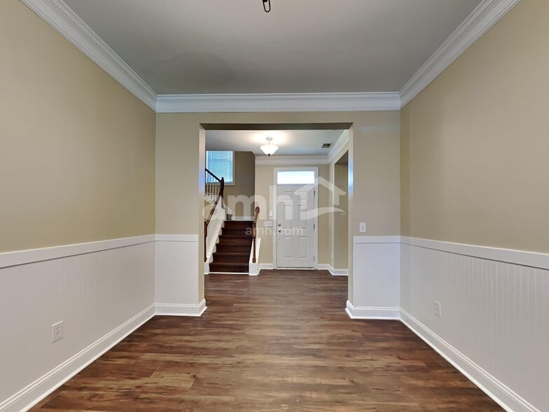 Building Photo - 1085 Moss Grove Dr
