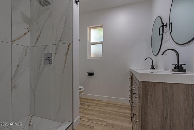 Building Photo - 3035 E Heatherbrae Dr