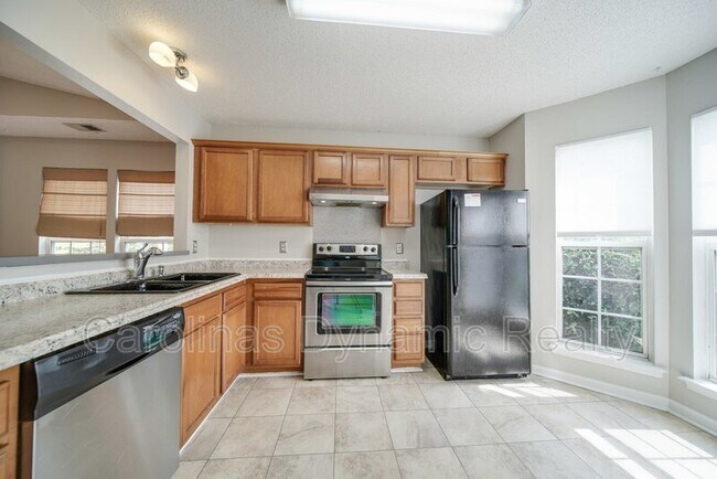Building Photo - 120 Lantana Dr
