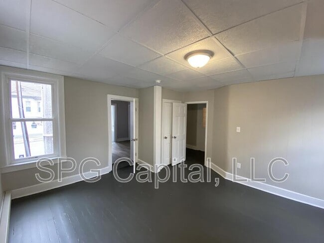 Building Photo - 208 W Main St