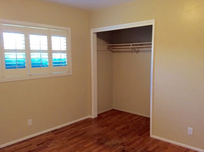 Building Photo - 2923 Peerless Ave