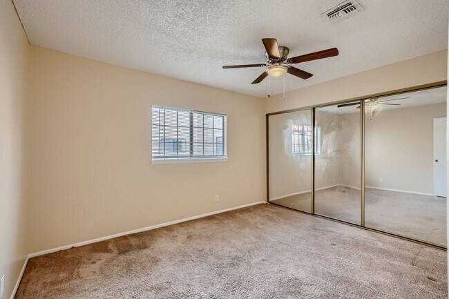 Building Photo - Sparkling Clean 2 bedroom, 2 bathroom upstairs condo in Springs Oaks