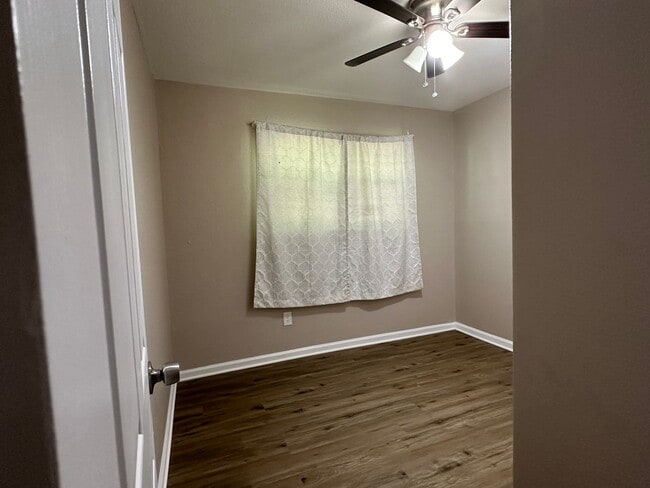 Building Photo - 3 Bedroom 2 Bath House