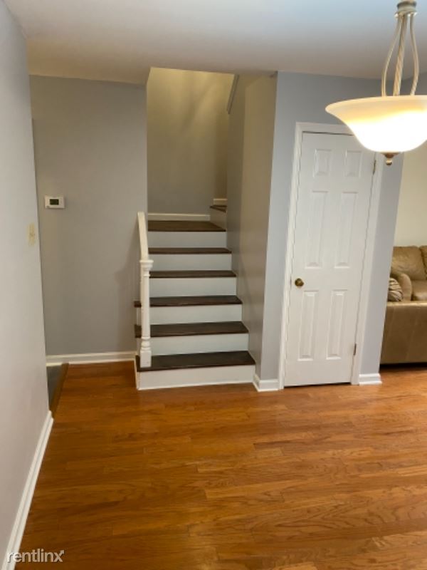 Building Photo - 2 br, 1.5 bath Townhome - 27 Kingsbridge Way