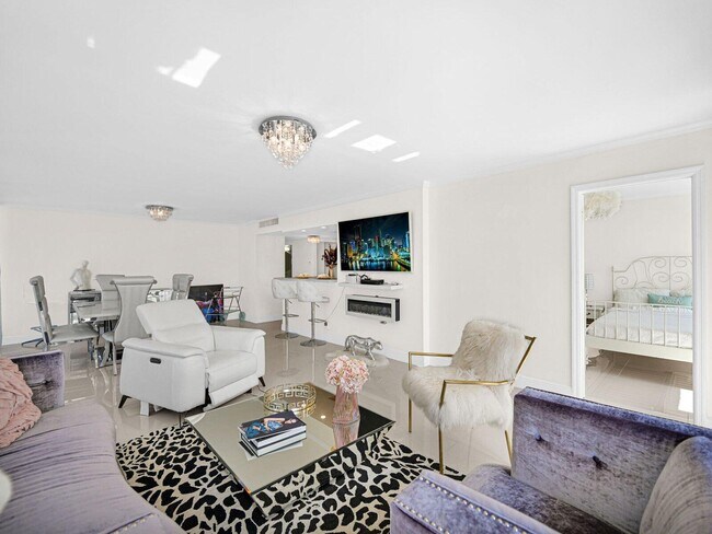 Building Photo - 2049 S Ocean Dr
