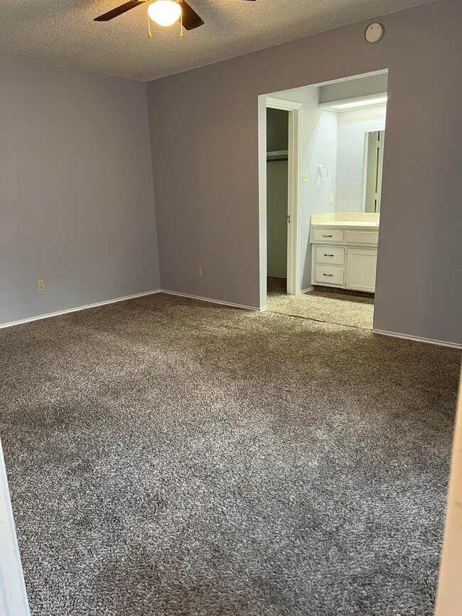 Building Photo - 5406 Duplex - Series C