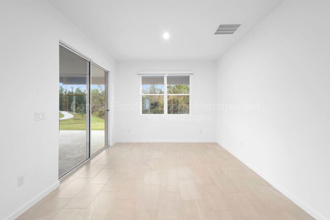 Building Photo - 13053 Pergola Ave