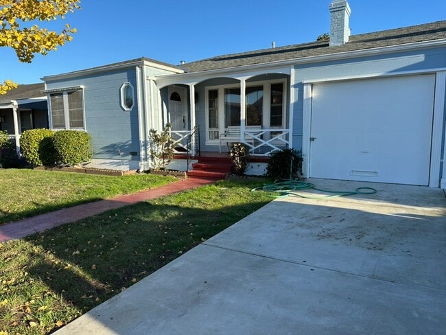 Building Photo - Epic REA - Great Home w/2 BR/1 BA Plus Bonus Loft in Mills Park Neighborhood