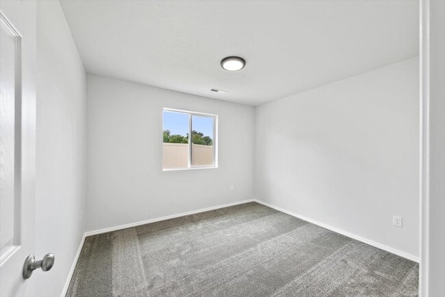 Building Photo - 653 S Blackfoot