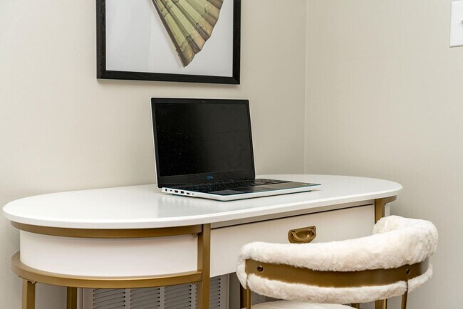 Building Photo - 2400 Hinton St