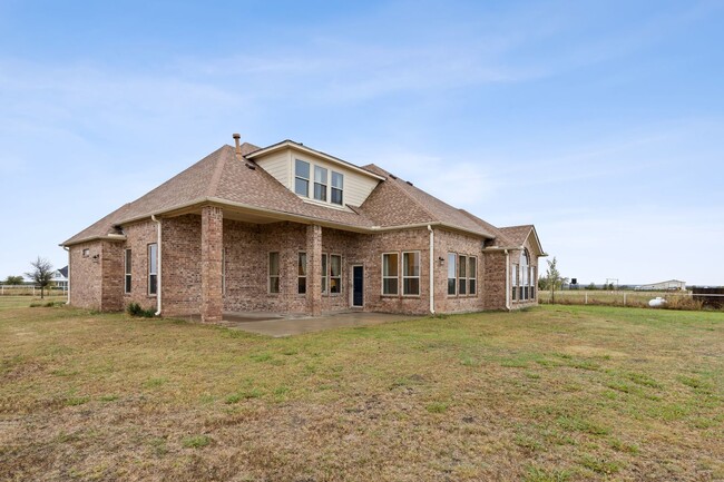 Building Photo - Beautiful Country Home with Horse Barn on ...