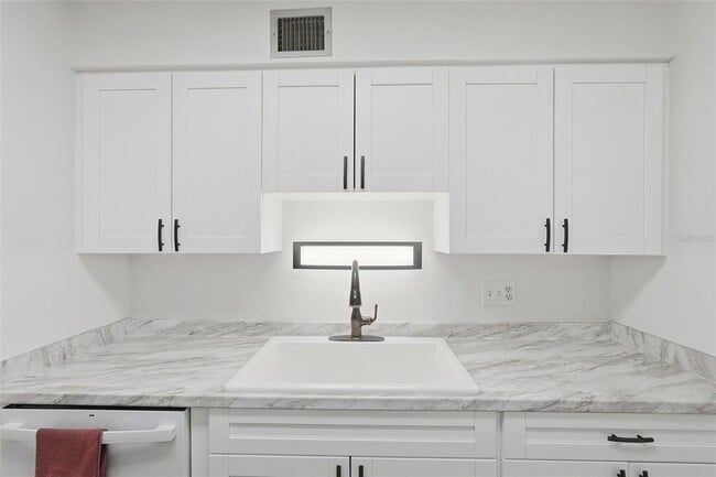 Building Photo - 350 79th Ave N