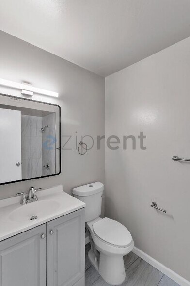 Building Photo - Unit 5