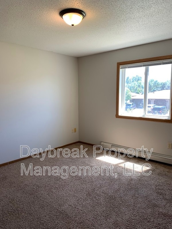 Building Photo - 1210 34th Ave S