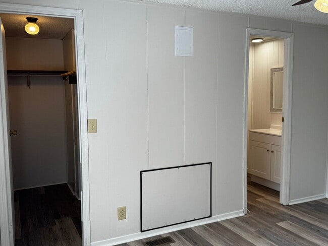 Building Photo - Three Bedroom Single Wide Home in Troutman