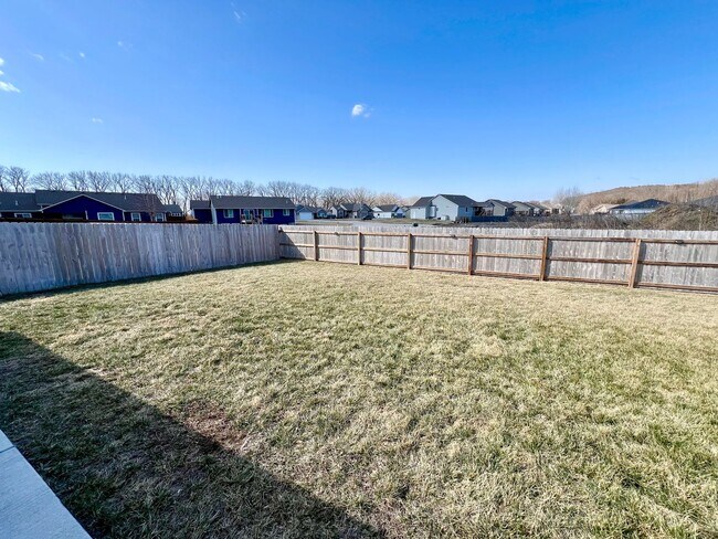Building Photo - Modern Single-Family Home in Scenic Meadows Neighborhood