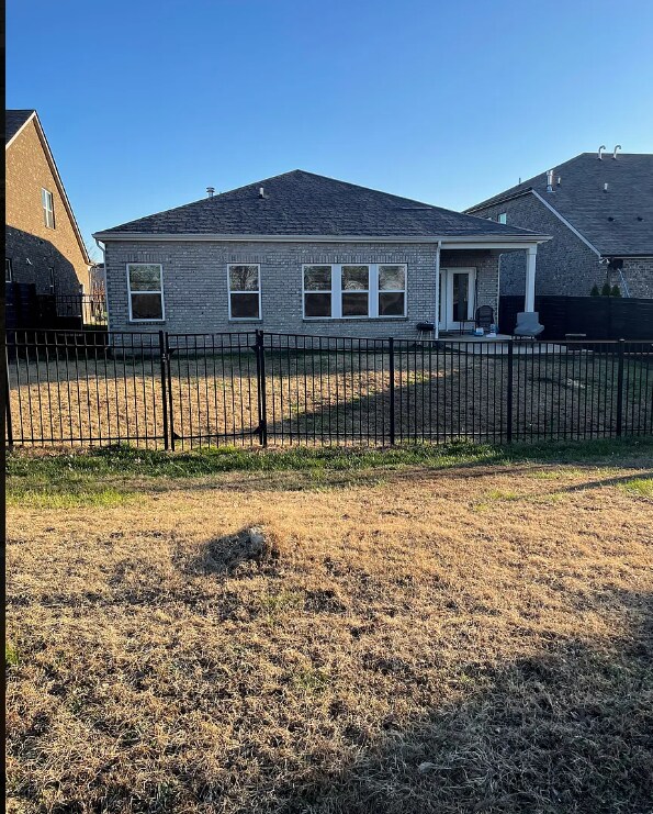 Building Photo - "Charming 3-Bedroom Retreat with 2 Baths and 1944 Sq. Ft. and fenced yard