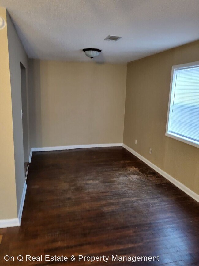 Building Photo - 3 br, 1 bath House - 104 E. Lawson Road