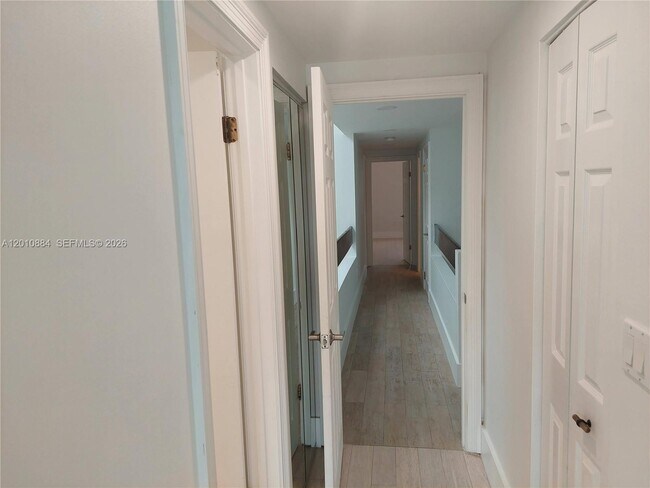 Building Photo - 255 Poinciana Island Dr