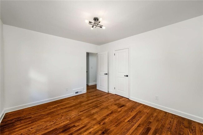 Building Photo - 1774 Laurelwood Dr SW