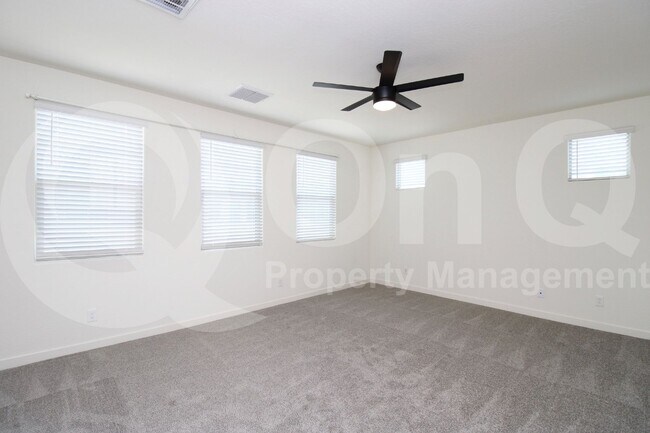 Building Photo - 683 N Bay Dr
