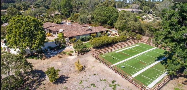 Building Photo - This Beautiful Hacienda Style Home combine...