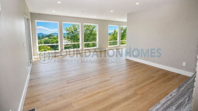 Building Photo - 124 Esmeyer Dr
