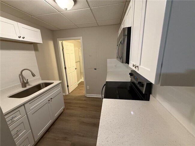 Building Photo - 2011 Town Lake Hills W