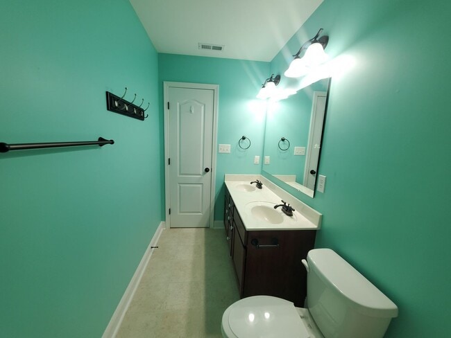 Building Photo - Gorgeous Home In Turnberry Subdivision