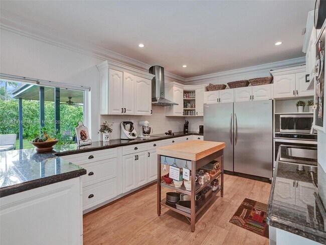 Building Photo - 13555 SW 74th Ave