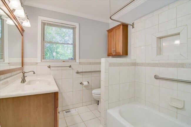 Building Photo - 427 Ashland Dr