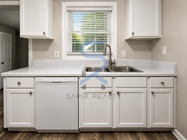 Building Photo - Convenient Eastside Living – 4BR in Decatur 30032