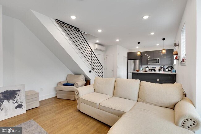 Building Photo - 1341 N Marston St