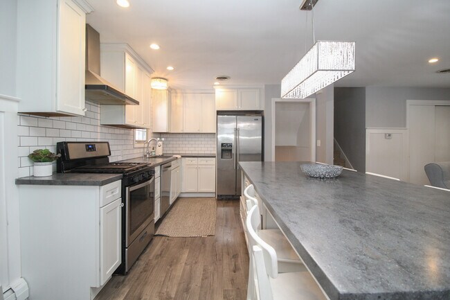 Building Photo - 213 Blueberry Dr