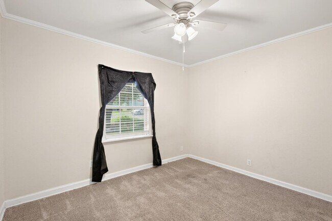 Building Photo - 4823 Blue Heron Dr