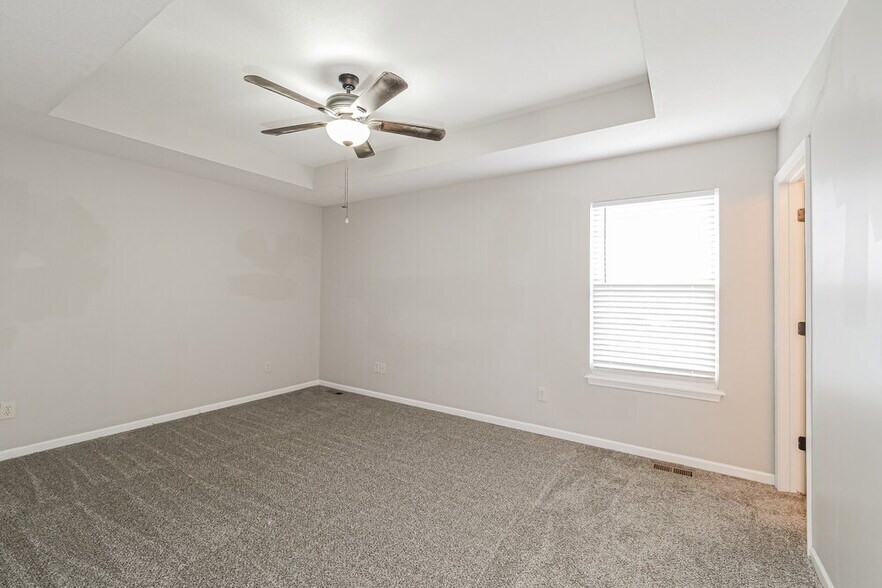 Building Photo - 708 Fall Creek Dr