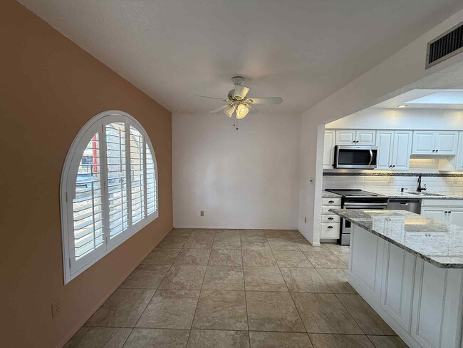 Building Photo - 5204 N Tigua Dr