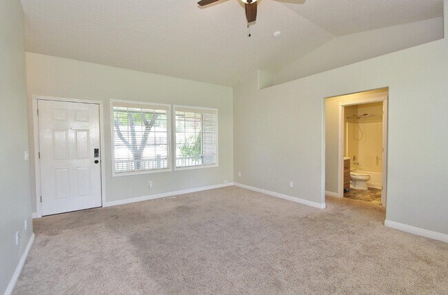 Building Photo - 705 Spruce Creek Dr