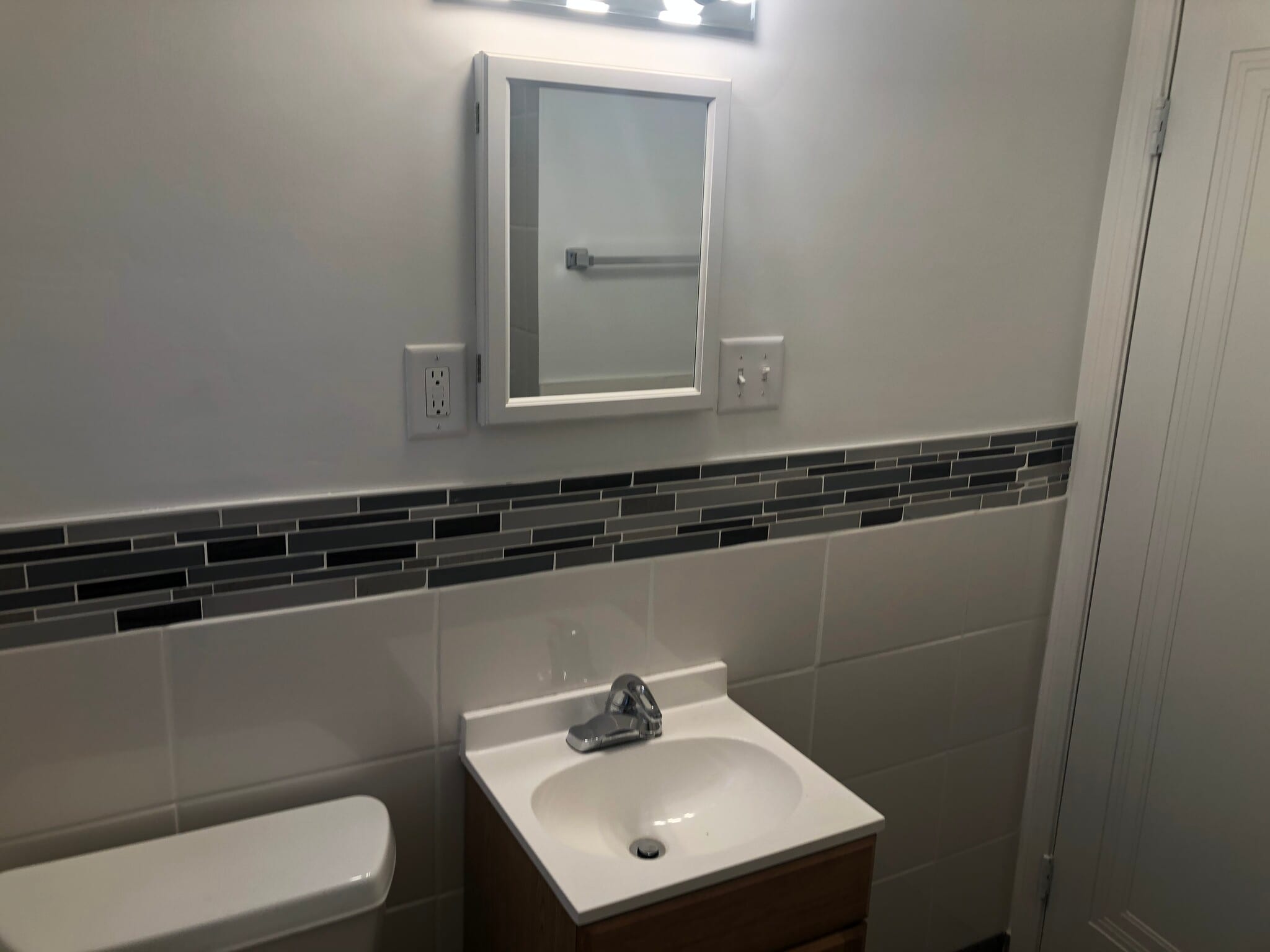 Building Photo - 530 Hadley Ave