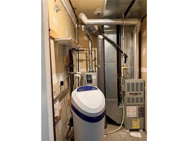 Building Photo - 1706 Lincoln Ave