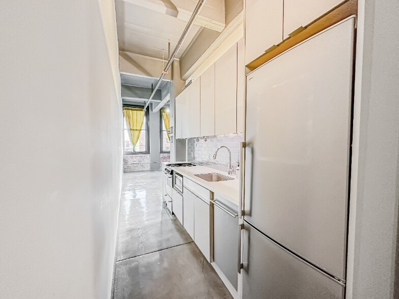 Building Photo - 1701 Tulip St