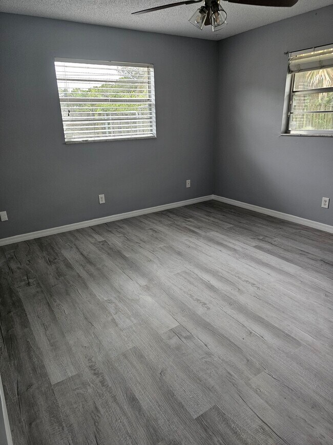 Building Photo - 6107 Hickory Dr