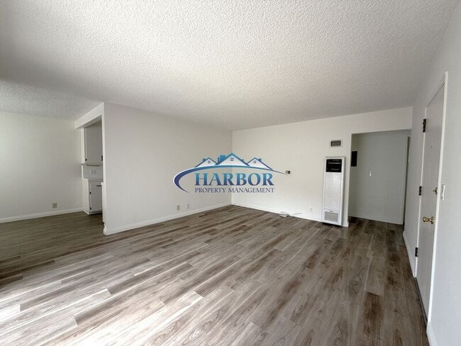 Building Photo - 213 W Manchester Blvd