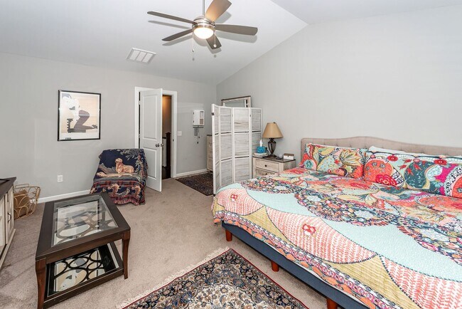 Building Photo - 3 Bedroom 2.5 Bath Single Family Home in F...